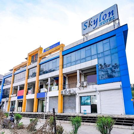 Fabhotel Skylon, Near Mahatma Mandir Gandhinagar Exterior foto